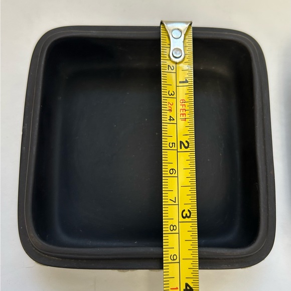 WEDGWOOD Black and White Jasperware Trinket Box with Classical Cameos Circa 1960 - Picture 5 of 7